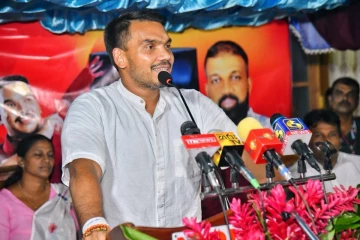 හමුදා පදක්කම් ලෝහ කැබලි කීම ලැජ්ජාවක් - නාමල් මාතරදී දුන් සැර උත්තරය මෙන්න