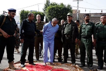 ஊர்வலமாக அழைத்து சென்று மக்களின் கண்முன்னே நிறைவேற்றப்பட்ட மரண தண்டனை!