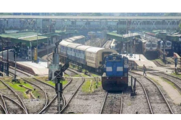 இரயிலில் தனியாக சென்ற இளம் பெண்ணுக்கு நேர்ந்த கதி! கற்பைக் காப்பாற்றிக் கொள்ள அப்படியே குதித்த பரிதாபம்