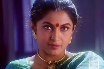 நடிகை ரம்யா கிருஷ்ணனின் நடிப்பை பார்த்து செருப்பை வீசிய பிரபல நடிகரின் ரசிகர்கள்