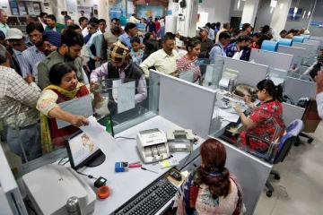 இலங்கை வங்கி மற்றும் மக்கள் வங்கிகளில் அதிக அளவில் கடன் பெற்றுக்கொண்ட 10 முக்கியஸ்தர்கள்