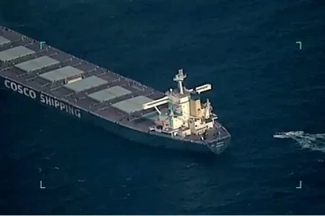 இந்திய கடற்படையின் நடவடிக்கை வெற்றி; சோமாலியாவில் கடத்தப்பட்ட கப்பலில் 15 இந்தியர்கள் உட்பட 21 பணியாளர்கள் மீட்பு