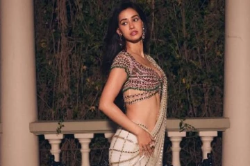 புடவையிலேயே செம கிளாமர் போட்டோ ஷுட் நடத்திய திஷா பதானி