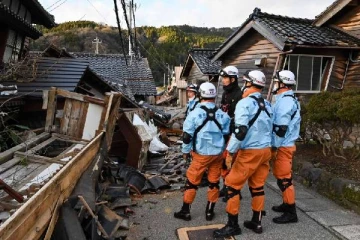 மூன்று வாரத்தில் 1600 நிலநடுக்கங்கள்... டசின் கணக்கான மக்கள் வெளியேற்றம்