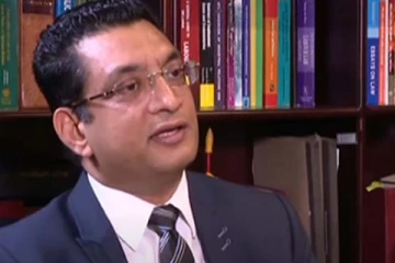 අලි සබ්‍ර් ලෝකයේ බලවත් මිනිසා සහ කාන්තාව හමුවෙයි..(PHOTO)