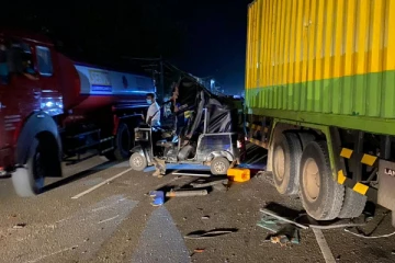 திருகோணமலையில் விபத்து: இருவர் படுகாயம்  (Photos)