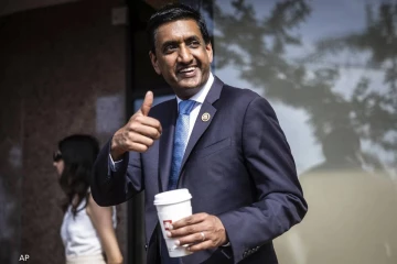 இஸ்ரேலிய மக்களால் ஆயுதங்களுடன் முற்றுகையிடப்பட்ட அமெரிக்க அரசியல்வாதி