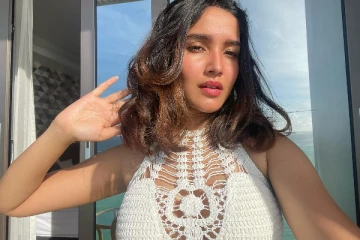 அனிகாவா இப்படி? மாலத்தீவில் எல்லைமீறும் கவர்ச்சி