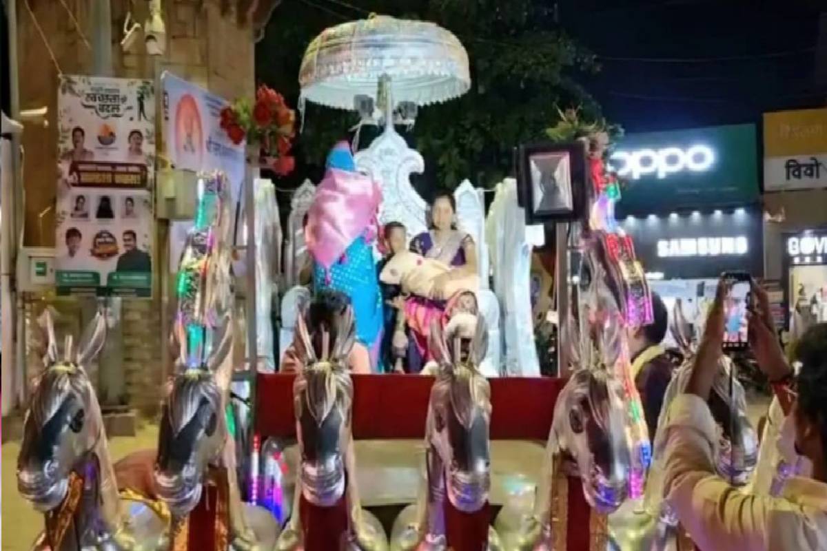 200 ஆண்டுகளுக்குப் பிறகு பிறந்த பெண் குழந்தை… திருவிழா போல வரவேற்ற குடும்பம்! | 200 Years Girl Born In Family Elatives Celebrated