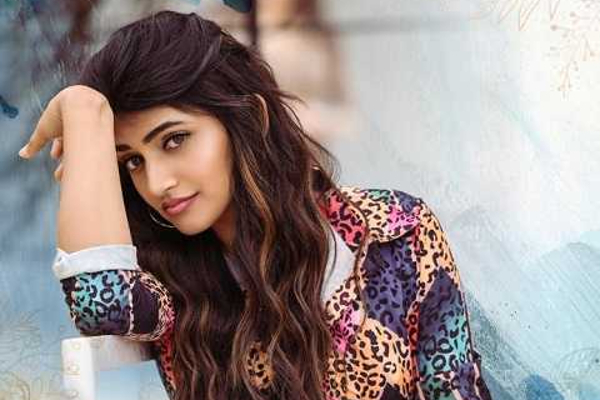 44 வயதில் பிரபாஸ் 22 வயது பெண்ணுடனா.. ரசிகர்கள் ஷாக் | Prabhas Next Movie Update