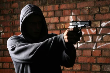 தமிழர் பகுதியில் நேர்ந்த பயங்கரம் ; மர்ம நபர்களின் துப்பாக்கிச் தாக்குதல்களால் ஒருவர் பலி