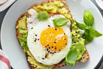 முட்டையை எந்த பொருளுடன் சாப்பிடக்கூடாது? தெரிஞ்சிக்கோங்க மக்களே