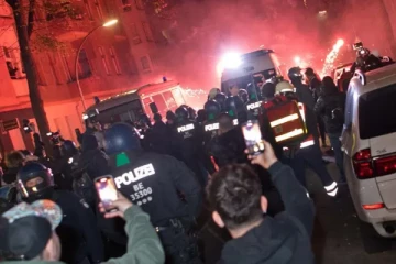 பாலஸ்தீனியர்களிற்கு ஆதரவான ஆர்ப்பாட்டத்தில் 65 பொலிஸார் காயம்!