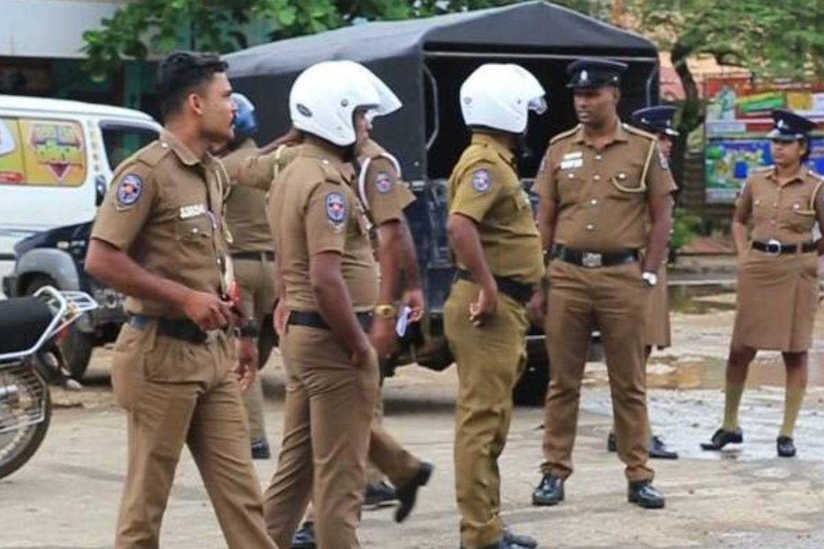 தடியால் தாக்கப்பட்டு பொலிஸ் அதிகாரி படுகொலை | Police Officer Died After Being Struck தடியால் தாக்கப்பட்டு பொலிஸ் அதிகாரி படுகொலை | Police Officer Died After Being Struck