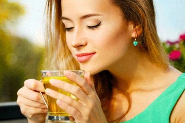 அடிக்கடி  கிரீன் டீ குடிப்பவரா நீங்கள்? என்னவெல்லாம் ஏற்படும் தெரியுமா!