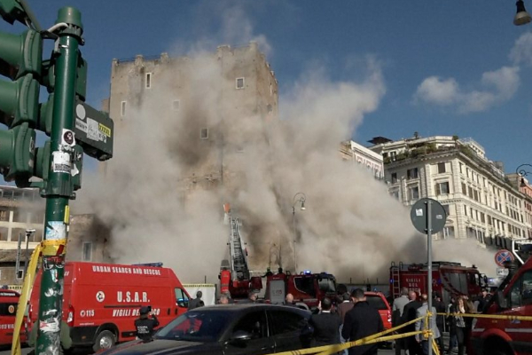 ரோமில் இடிந்து விழுந்த கோபுரம்; ஒருவர் உயிரிழப்பு | Medieval Tower In Rome Partially Collapses ரோமில் இடிந்து விழுந்த கோபுரம்; ஒருவர் உயிரிழப்பு | Medieval Tower In Rome Partially Collapses