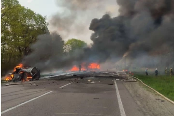 உக்ரைனில் கோரம்... வாகனங்கள் மீது மோதி எரிபொருள் டிரக் வெடித்து சிதறியதில் 26 பேர் பலி