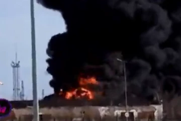 ரஷ்யா எண்ணெய் கிடங்கில் பயங்கர தீ விபத்து(Video)