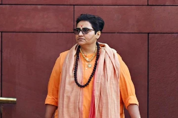 இந்து அல்லாதோர் வீட்டிற்கு சென்றால் கால்களை உடைங்க.. பாஜக பிரபலத்தின் சர்ச்சை பேச்சு!