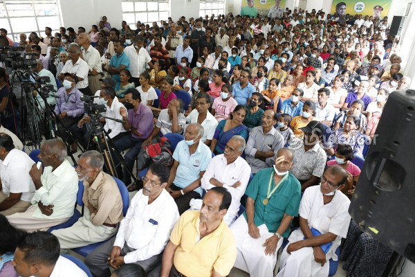 ராஜபக்சக்கள் அழித்த நாட்டைக் கட்டியெழுப்ப ஓரணியில் திரள்வோம்! - சஜித் அறைகூவல் | Let S Unite Build Country Destroyed By Rajapaksa ராஜபக்சக்கள் அழித்த நாட்டைக் கட்டியெழுப்ப ஓரணியில் திரள்வோம்! - சஜித் அறைகூவல் | Let S Unite Build Country Destroyed By Rajapaksa