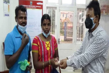 துப்புரவு பணியாளர் செய்த நெகிழ்ச்சி செயல்: குவியும் பாராட்டுக்கள்!