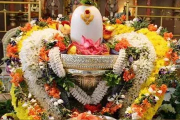 பிரதோஷ தினத்தன்று சிவபெருமானுக்கு என்ன மலர்கள் சாற்றினால் என்ன பலன் தெரியுமா ?