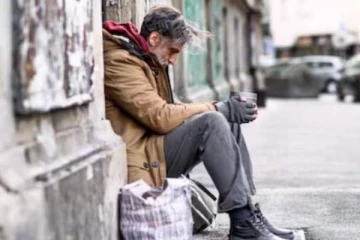 சொந்தமாக 10 வீடுகள் இருந்தும் குப்பை அள்ளும் கோடீஸ்வரர்.., உணவு செலவு கூட மாதம் ரூ.450 மட்டுமே