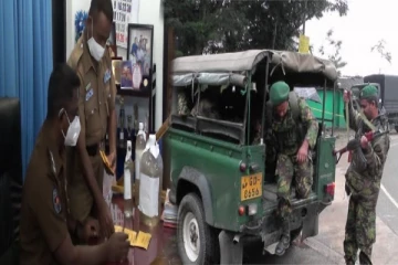 திருகோணமலையில் பொலிஸ் உத்தியோகத்தர் ஒருவர் கைது (Photos)