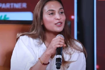 விவரிக்க முடியாத உறவு..என் வழிகாட்டி அவர் தான்!! உருகிய ஐஸ்வர்யா ரஜினிகாந்த்..