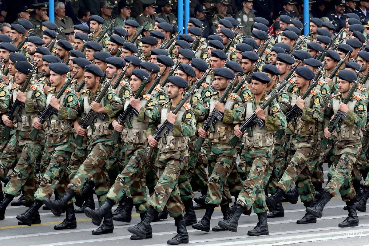 மில்லியன் வீரர்களுடன்... ஈரான் விடுத்த மிரட்டல்: மீண்டும் 10 நாள் அவகாசம் அறிவித்த ட்ரம்ப் | Tehran Threatens Trump Backs Off