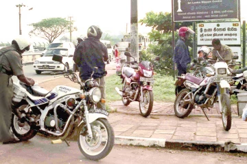 இரு வேறு விபத்துகளில் இருவர் பரிதாப மரணம்!