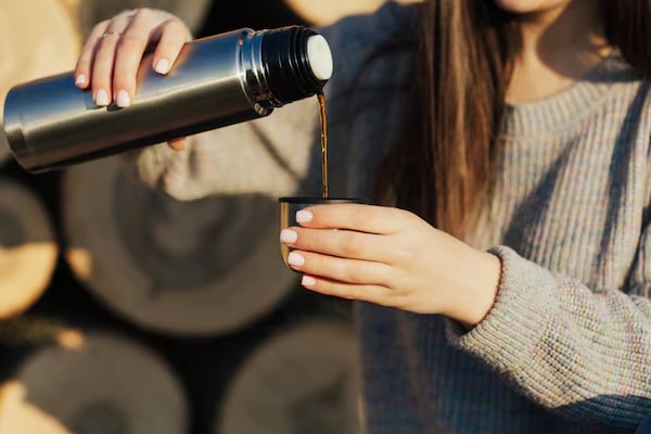 காதலனை பார்க்க தேனீருடன் பொலிஸ் நிலையம் சென்ற காதலி கைது | Girlfriend Arrested With Tea In Sri Lankan