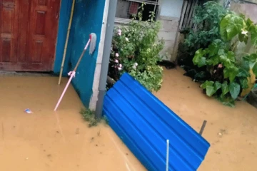 டிக்கோயா வெள்ளப்பெருக்கால் மக்கள் அவதி