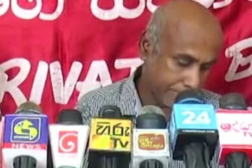 "මගෙ ළමයිට කන්නත් නෑ.. මට අංශභාගෙ හැදිලා ඉද්දී තවත් අසරණ උනා.." - ගිනි තියලා බේරේ වැවට දැම්ම බස් රථයේ හිමිකරු කඳුළු සළමින් මාධ්යයට හෙළි කළ සත්ය කතාව.. (VIDEO)