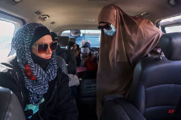 சிரியா முகாமில் இருந்து நாடு திரும்ப முயற்சிக்கும் அவுஸ்திரேலியர்கள்: தகவல்களை மறுத்த அரசாங்கம் | Families Syrian Camp Australia Rejects