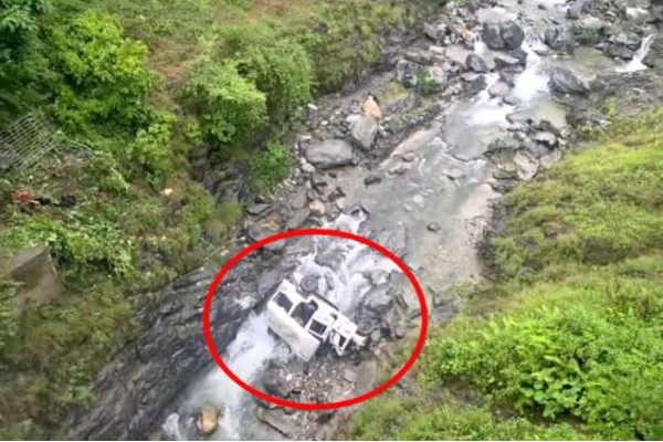 நேபாளத்தில் இடம் பெற்ற வீதி விபத்தில் 8 போ் உயிரிழப்பு | 8 Killed In Road Accident In Nepal நேபாளத்தில் இடம் பெற்ற வீதி விபத்தில் 8 போ் உயிரிழப்பு | 8 Killed In Road Accident In Nepal