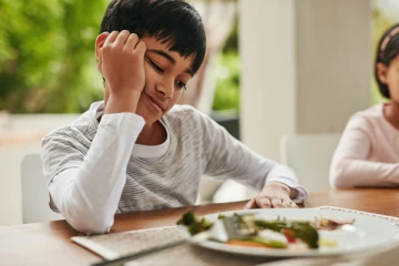 மறந்தும்கூட குழந்தைகளுக்கு இந்த 10 உணவுகளை கொடுத்து விடாதீர்கள்