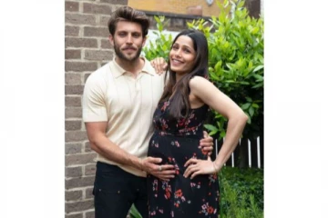 திருமணத்திற்கு முன்பே கர்ப்பமான 36 வயது நடிகை - அதிர்ச்சியடைந்த திரையுலகம்!