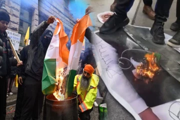 இந்திய கொடியை எரித்து மோடியை மிதித்த காலிஸ்தான் ஆதரவாளர்கள்!