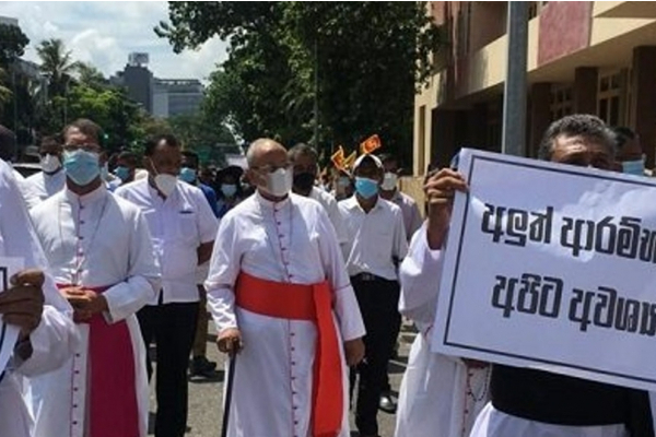 காலி முகத்திடல் தாக்குதலுக்கு காரணமானவர்கள் சட்டத்தின் முன் நிறுத்தப்பட வேண்டும்: கத்தோலிக்க ஆயர்கள் பேரவை | Galleface Riot Responsible Persons Justice