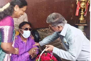 விஜயகாந்த் திருமணநாளில் எஸ்.ஏ.சந்திரசேகர் - எப்படி இருக்கிறார்?