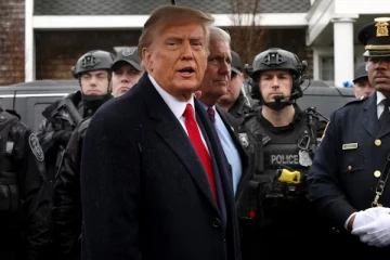 பெற்றோரை கொன்று அவர்கள் பணத்தில் டிரம்பை கொலை செய்ய துணித்த 17 வயது மாணவன்!