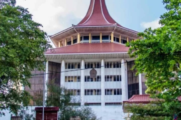 22 වන ව්‍යවස්ථා සංශෝධනයට හිස නමමින් ශ්‍රේෂ්ඨාධිකරණයට තවත් අතරමැදි පෙත්සම් දෙකක්