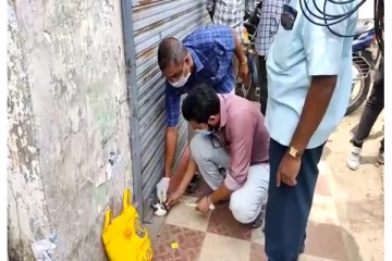 திண்டுக்கலில் சட்டவிரோதமாக நடைபெற்று வந்த மருந்தகத்தை சீல் வைத்த அதிகாரிகள்