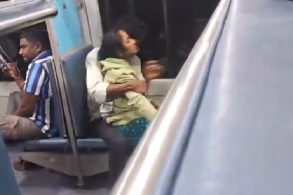 ஓடும் ரயிலில் விபரீத முடிவெடுத்த புதுமண தம்பதி - வீடியோ வைரல்! | Andhra Newlywed Couple Suicide Video Viral