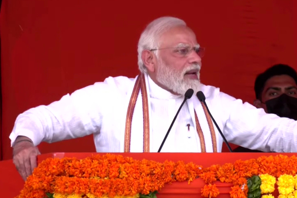 குடும்ப அரசியல் காரணமாக இளைஞர்கள் அரசியலுக்கு வர முடியவில்லை : பிரதமர் மோடி | Own Development Pm Modi Bjp Workers In Hyderabad குடும்ப அரசியல் காரணமாக இளைஞர்கள் அரசியலுக்கு வர முடியவில்லை : பிரதமர் மோடி | Own Development Pm Modi Bjp Workers In Hyderabad