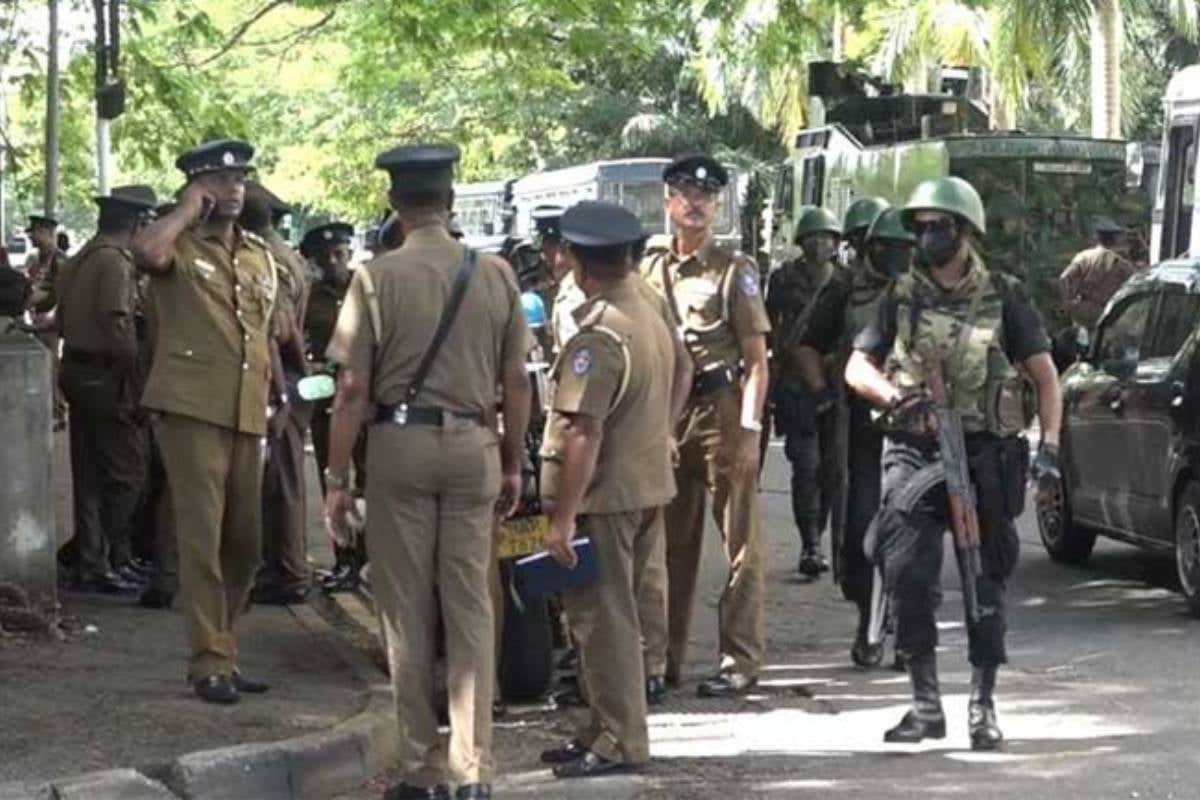 கொழும்பில் தமிழர்கள் வாழும் பகுதியில் பெருந்தொகை பணத்துடன் சிக்கிய இளைஞன் | Boy Involved In Illegal Money Transaction Arrested கொழும்பில் தமிழர்கள் வாழும் பகுதியில் பெருந்தொகை பணத்துடன் சிக்கிய இளைஞன் | Boy Involved In Illegal Money Transaction Arrested