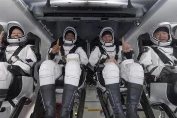 53 ஆண்டுகளில்  நாசா விண்வெளி வீரர்கள் முதன்முறையாக   சாதனை