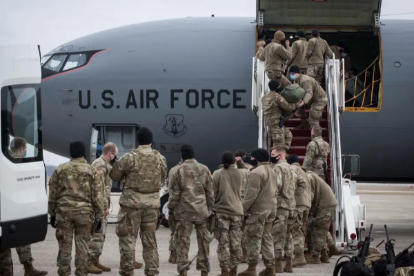 அமெரிக்கா ராணுவத்தை கலங்கடித்த மர்ம பார்சல் - திறந்ததும் வீரர்களுக்கு உடல்நல பாதிப்பு | 7 Ill After Open Suspicious Package Us Army Base அமெரிக்கா ராணுவத்தை கலங்கடித்த மர்ம பார்சல் - திறந்ததும் வீரர்களுக்கு உடல்நல பாதிப்பு | 7 Ill After Open Suspicious Package Us Army Base