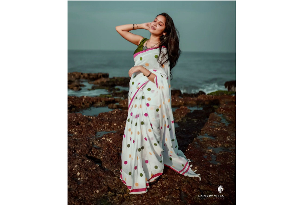 அஜித்தின் ரீல் மகள் அணிகாவா இது..! எப்படி வளர்ந்துவிட்டார் பாருங்க | Ajith Real Daughter Anikha Latest Picture